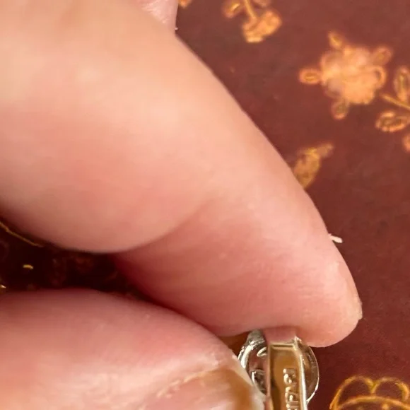 Vintage Trifari Clip Single Pearl Earrings - Picture 4 of 5